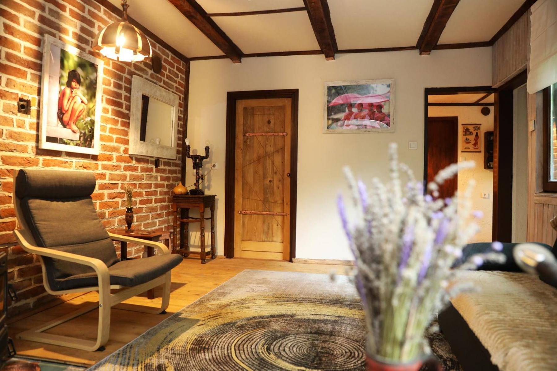 Rustic Hidden Apartment *